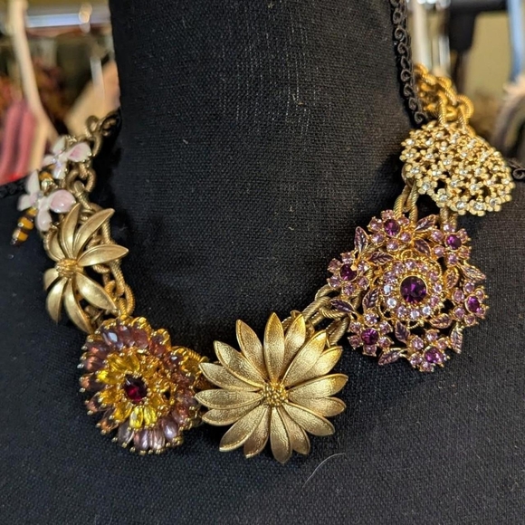 Banana Republic Vintage Gold Tone Charm Necklace - Picture 2 of 6